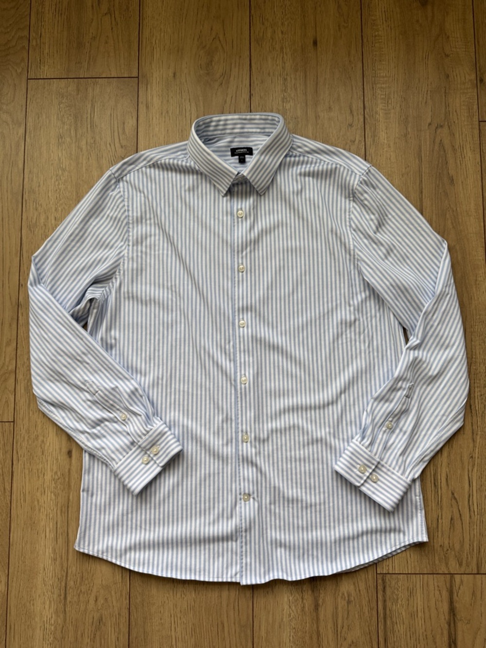 Express Slim Modern Tech 1MX Men’s Large Button Down Blue White Stripe